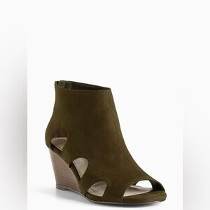 Brand New ◾Torrid Cutout Peep Toe Wedges (6Wide)